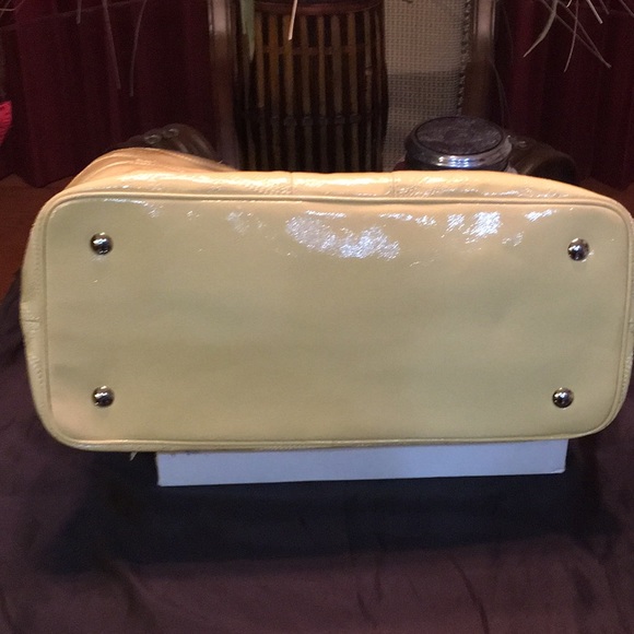 💜Yellow Large Patent Leather Coach Satchel💜 - Picture 7 of 8